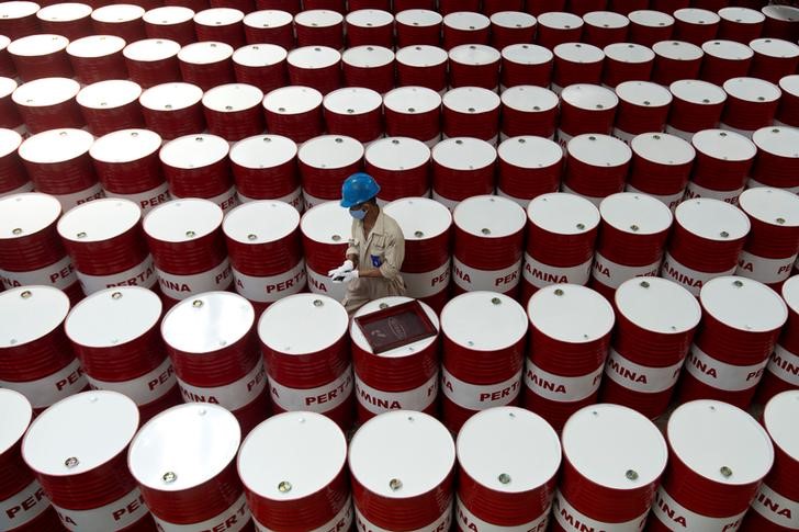 © Reuters. 原油周评:五大利空压顶,油价创近十周最大单周跌幅